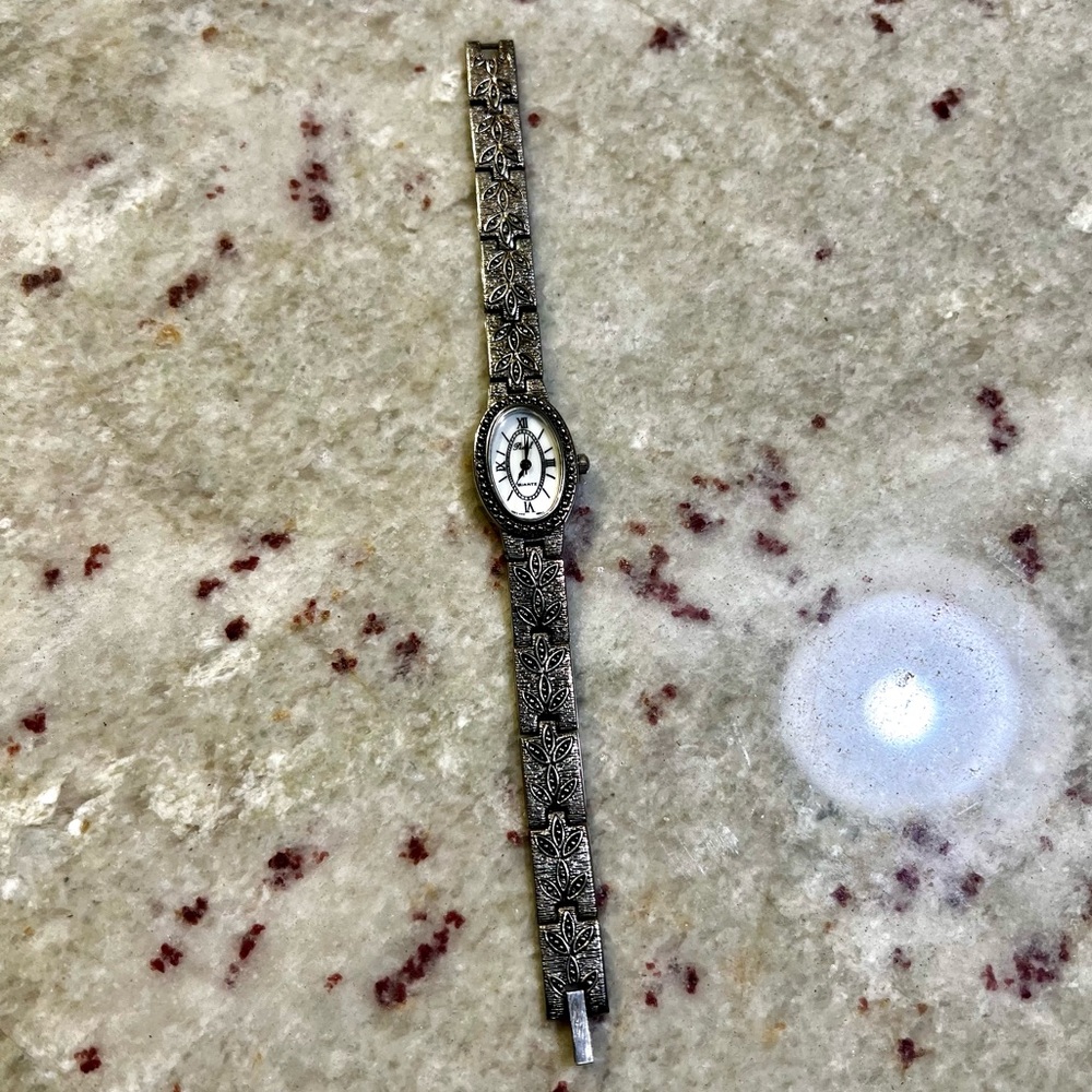 Vintage Pearl Women Quartz Watch Silver Tone Floral Leaf Link Bracelet Oval Face